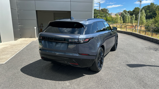 Land Rover Range Rover Velar 3.0 D300 MHEV Belgravia Edition 5dr Auto Diesel Estate - Image 32